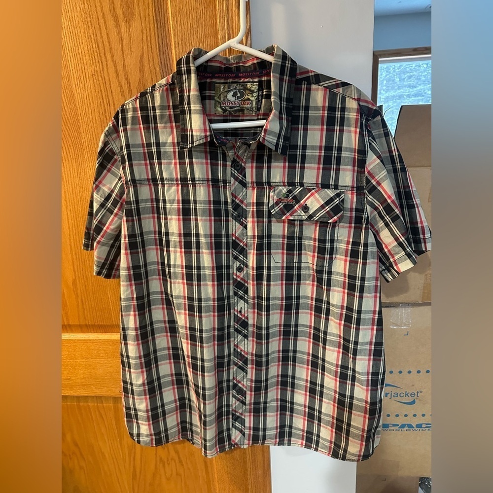 NWOT! Mossy Oak Men's Plaid Button Down Shirt - Black, Red, and Cream
